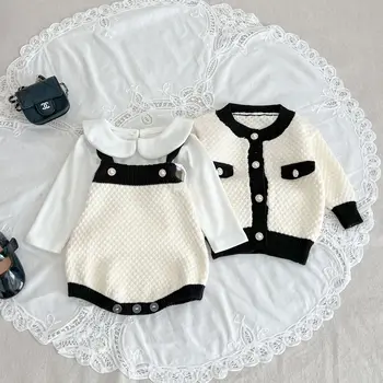 2023 Rudens mergaičių drabužiai Medvilninis megztas megztas megztas paltas Kūdikių petnešos Smėlinukas Lėlės apykaklė Marškinėliai 3Vnt Mažylio mergaitės kostiumas