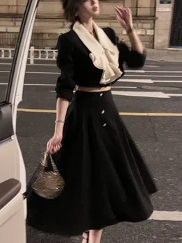 Elegantiškas 2 dalių suknelių komplektas Moteriškos ilgomis rankovėmis apkarpytos viršūnės + kasdienis juodas midi sijonas 2023 Autumn Slim Retro Office Lady Korean kostiumai