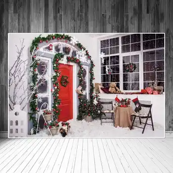 Kalėdinės namų durys Langas Kiemo dekoravimas Fotografija Fonai Arkiniai vartai Langas Stalo kėdė Sniego grindys Foto fonas
