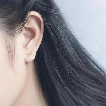 Korėjietiška paprasto lanko mados auskarų versija Itin įperkami žavesio aukso 8 šrifto moteriški auskarai didmeninė prekyba