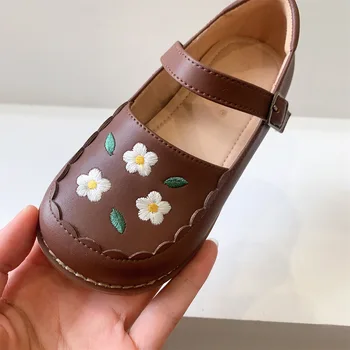 Korėjietiški odiniai batai Pirmieji vaikštynės Siuvinėjami princesės batai Vaikai Laisvalaikio dizainerio batai Baby Toddler Flats