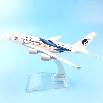 Lėktuvo modelis su stovu 16CM A380 MALAYSIA AIRLINES Metalo lydinio modelis Lėktuvo Alrcraft modelis Žaislai Lėktuvo gimtadienio dovana M6-048