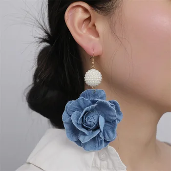 Mėlyna gėlė Moteriškas ausų lašas Mados audinys Džinsinis audinys 2024 Perlų imitacija Prabangus banketas Vestuviniai auskarai Moters papuošalai