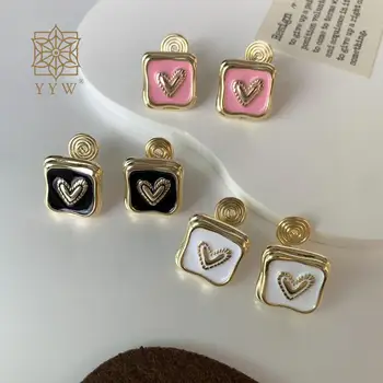 Punk stiliaus rožinės/juodos/baltos širdies auskarų segtukas moterims kvadrato formos aukso spalvos dengtos ausų papuošalai Vakarėlio gimtadienio dovanos 1 pora
