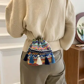 Spausdinimas Korėjietiško stiliaus austas krepšys kaušas krepšys kutų krepšys kutai kryžminiai krepšiai moterų pečių krepšys etninio stiliaus krepšys su raišteliu